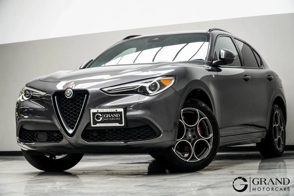 2022 Alfa Romeo Stelvio Ti photo 1