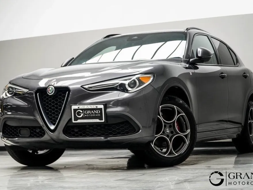 2022 Alfa Romeo Stelvio Ti photo 1