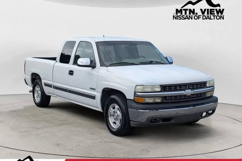 2002 Chevrolet Silverado 1500 LS photo 1
