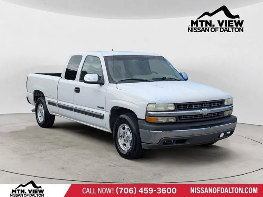2002 Chevrolet Silverado 1500 LS photo 1