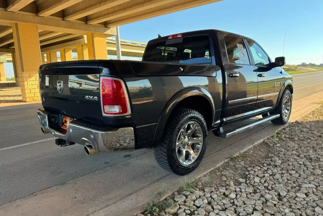 2017 Ram 1500 Laramie photo 1