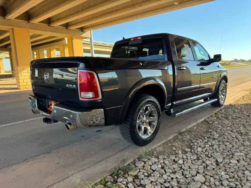 2017 Ram 1500 Laramie photo 1