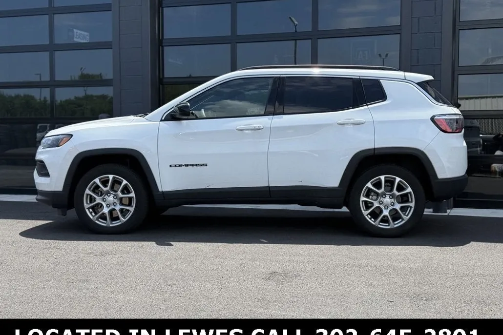 2023 Jeep Compass Latitude Lux photo 1