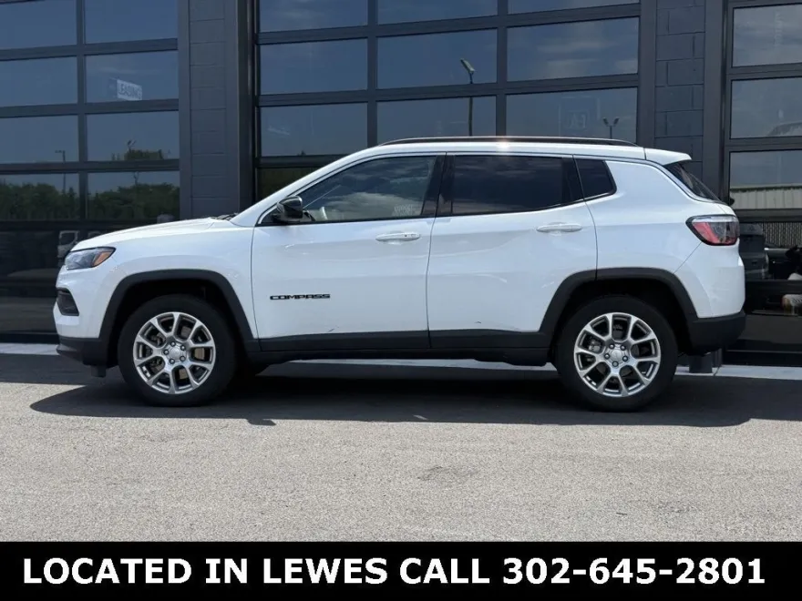 2023 Jeep Compass Latitude Lux photo 1