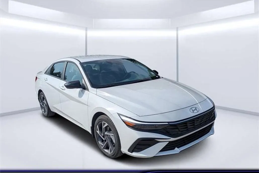 2025 Hyundai Elantra SEL Sport photo 1