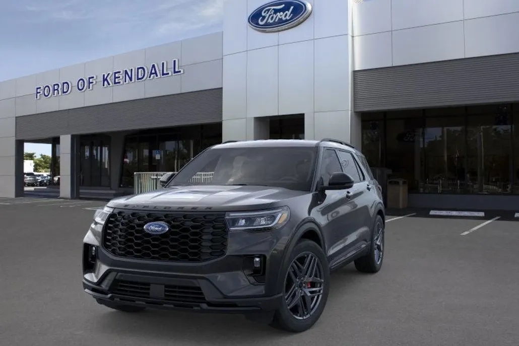 2025 Ford Explorer ST-Line photo 1
