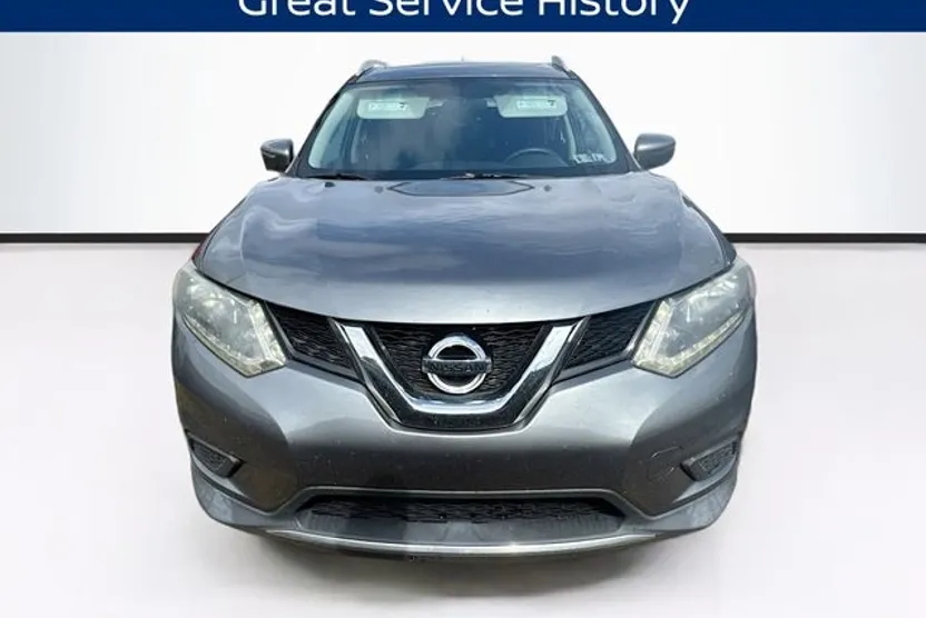 2016 Nissan Rogue SV photo 1