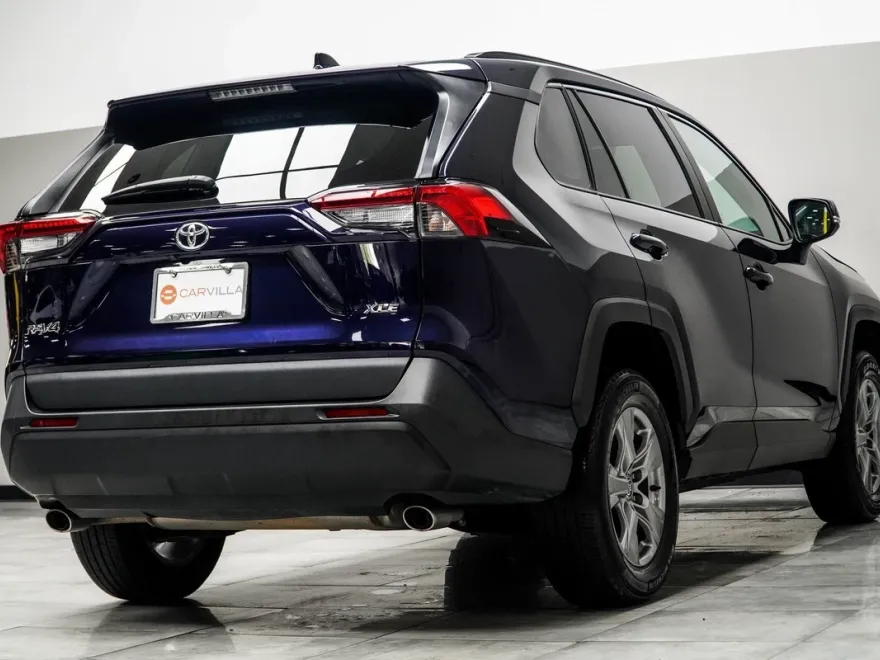 2024 Toyota RAV4 XLE photo 12