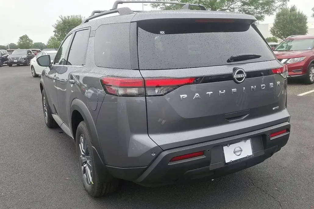 2025 Nissan Pathfinder SV photo 1