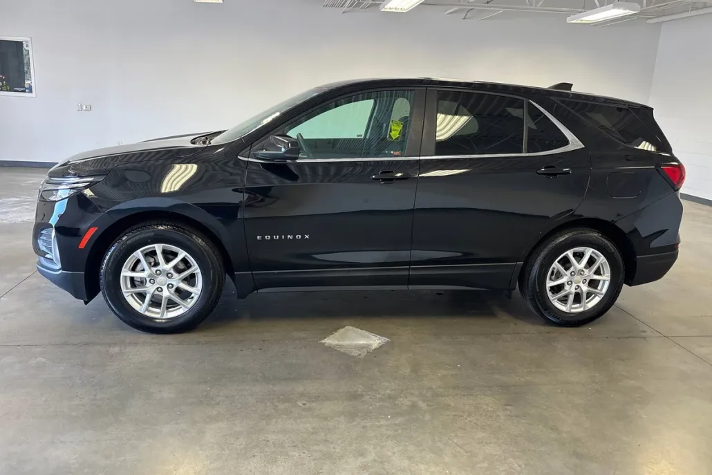 2024 Chevrolet Equinox LT photo 1