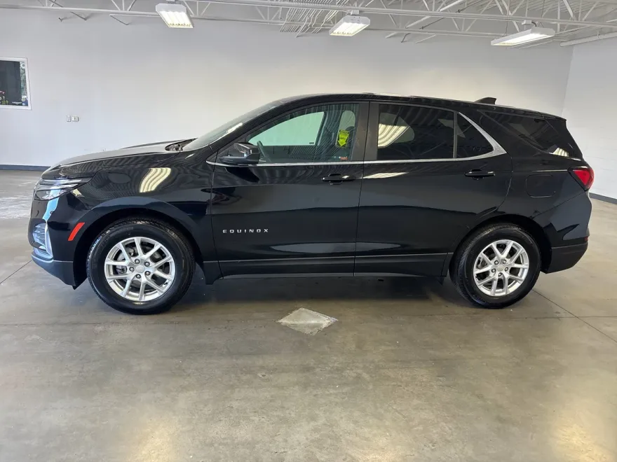 2024 Chevrolet Equinox LT photo 1