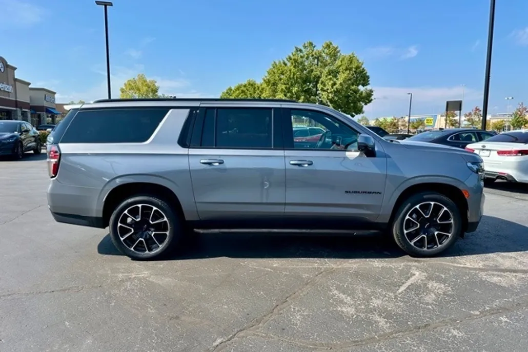 2021 Chevrolet Suburban RST photo 1