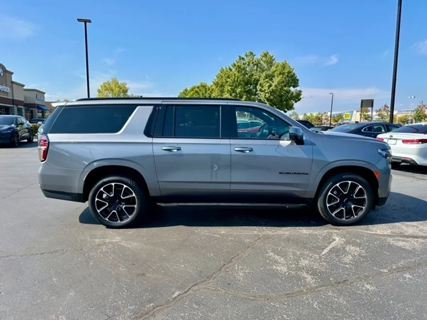 2021 Chevrolet Suburban RST photo 1