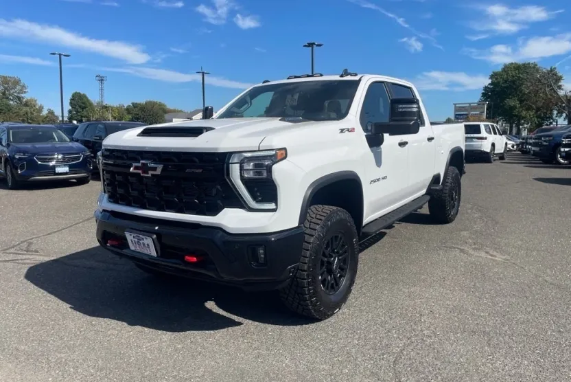 2025 Chevrolet Silverado 2500HD ZR2 photo 1