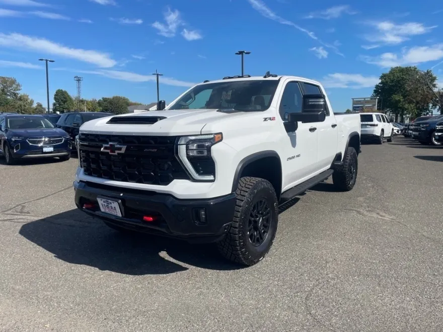 2025 Chevrolet Silverado 2500HD ZR2 photo 1