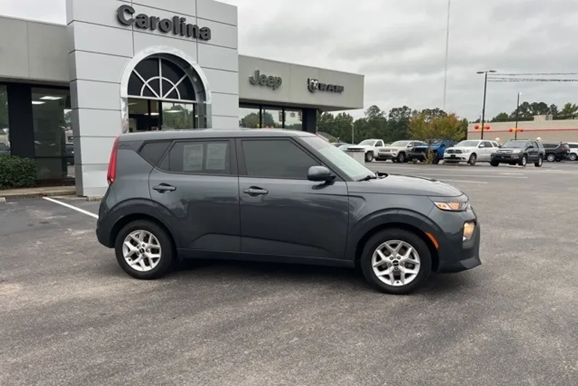 2022 Kia Soul S photo 1