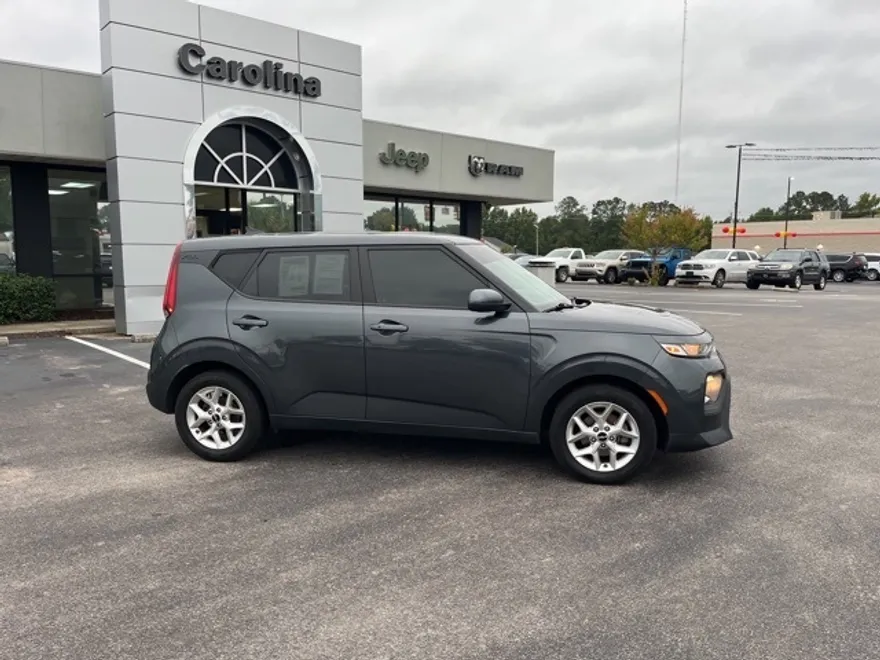 2022 Kia Soul S photo 1