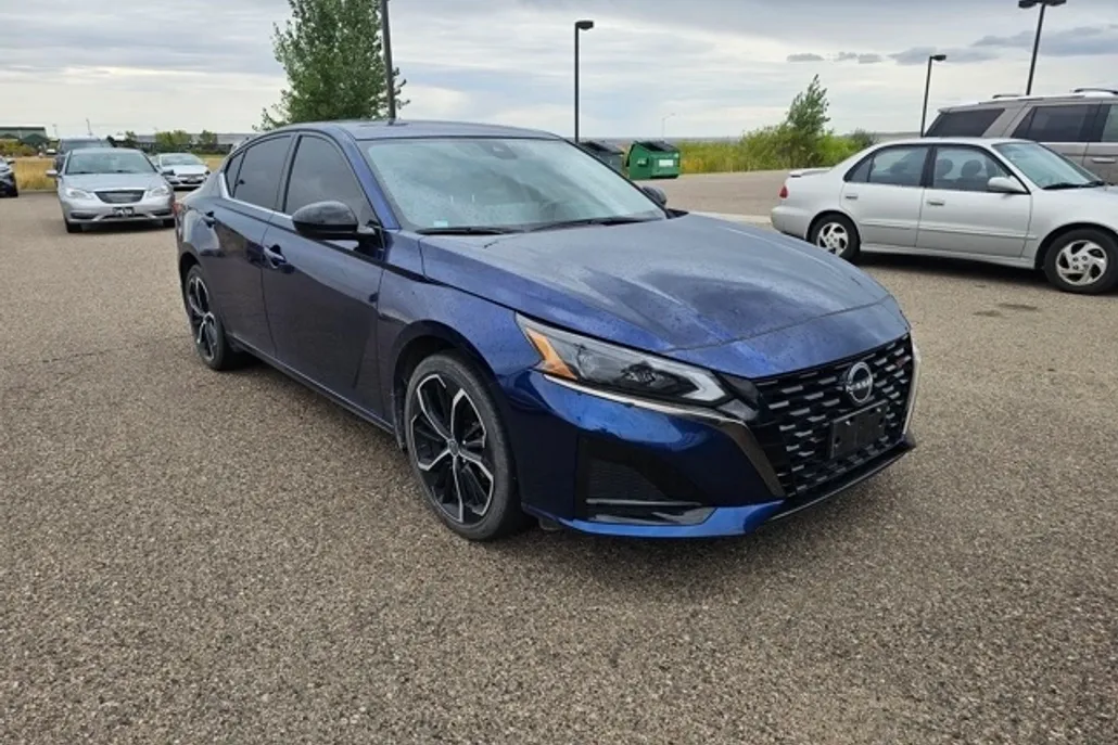 2024 Nissan Altima 2.5 SR photo 1