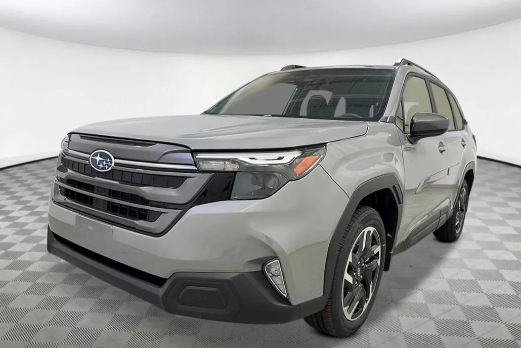 2025 Subaru Forester Premium photo 1