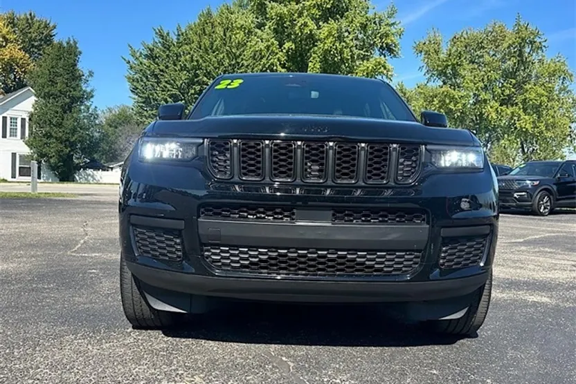 2023 Jeep Grand Cherokee Altitude photo 1