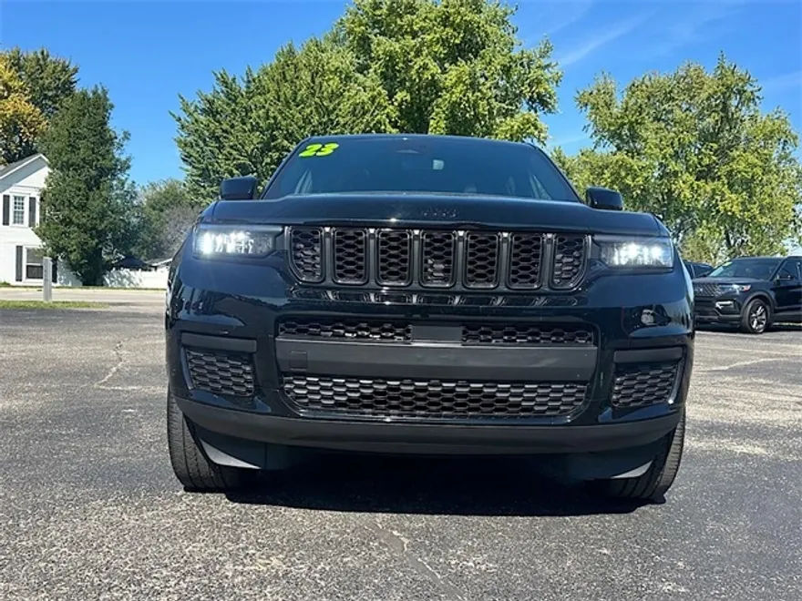 2023 Jeep Grand Cherokee Altitude photo 1