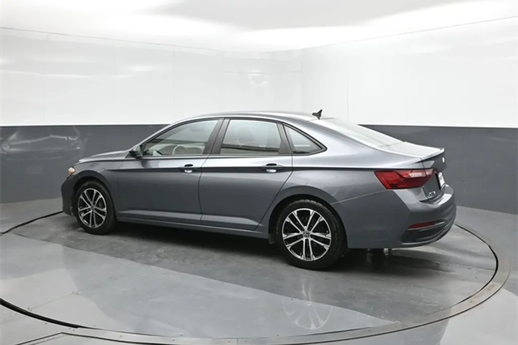 2022 Volkswagen Jetta 1.5T Sport photo 1