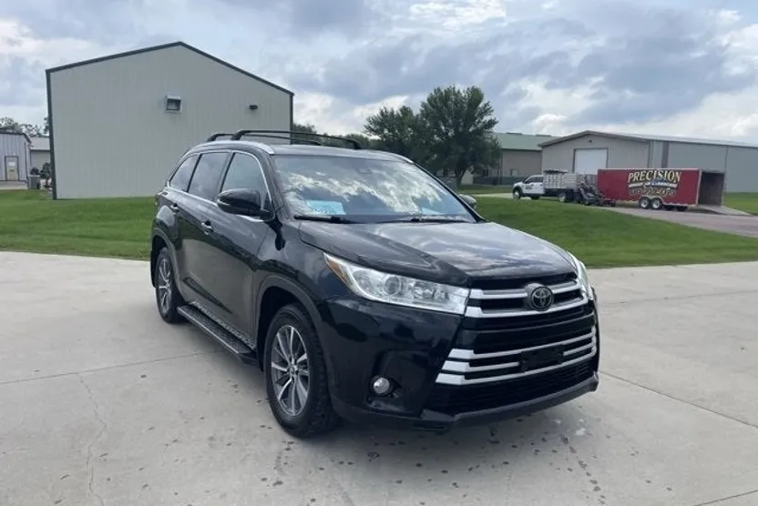 2018 Toyota Highlander SE photo 1