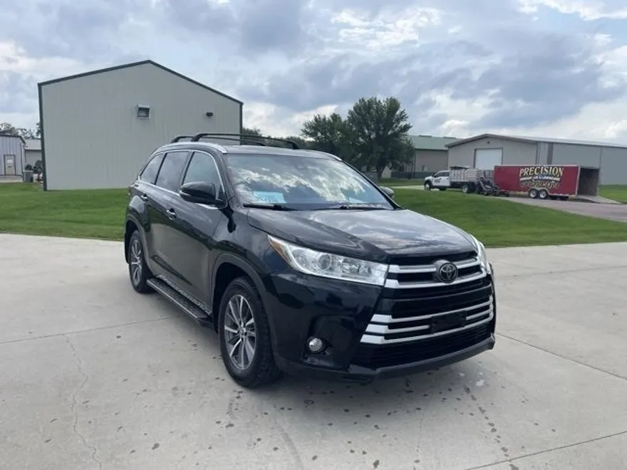 2018 Toyota Highlander SE photo 1