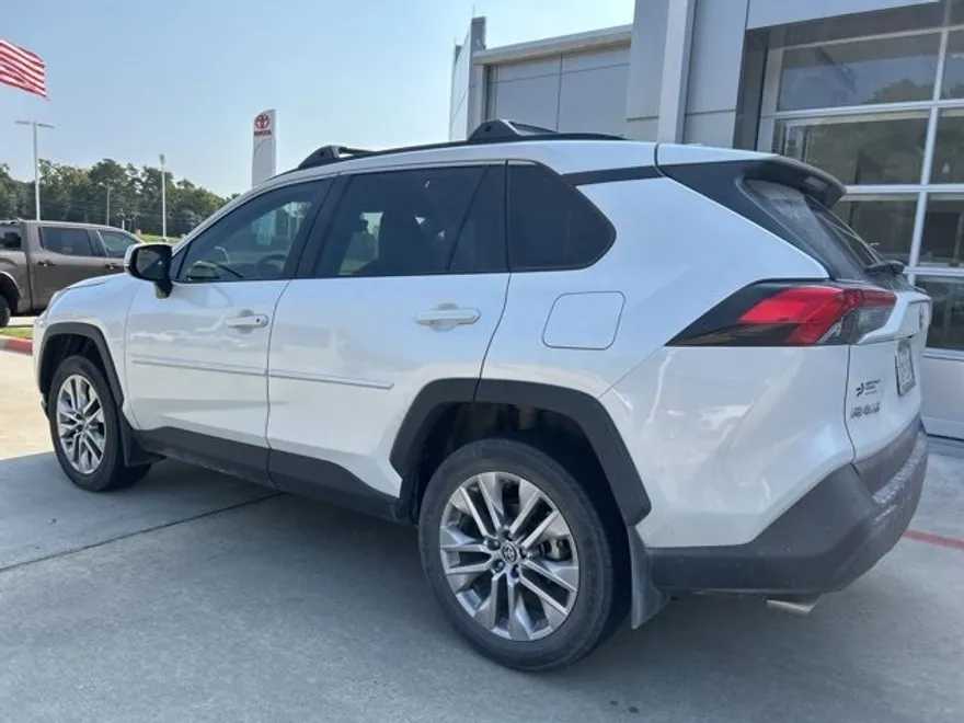2023 Toyota RAV4 XLE Premium photo 1