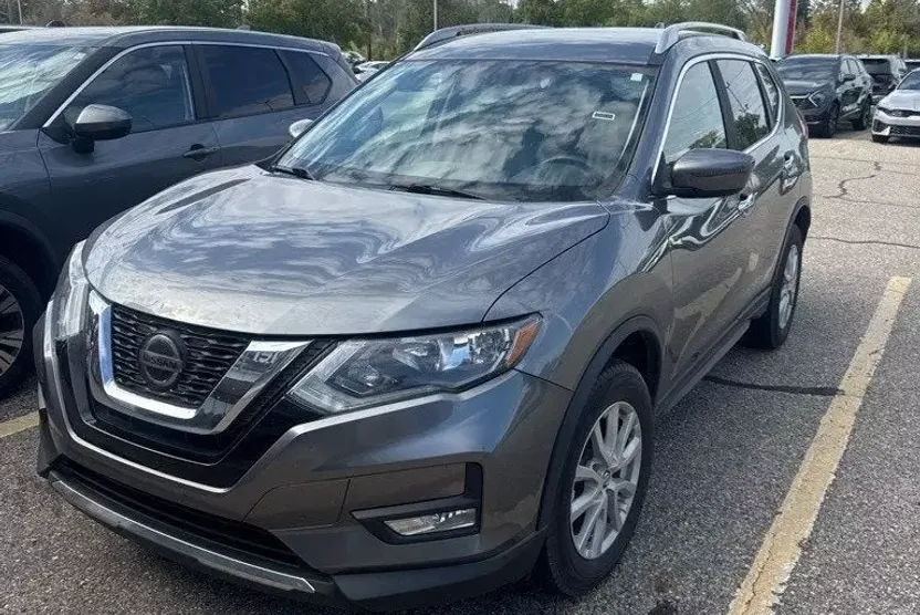 2018 Nissan Rogue SV photo 1