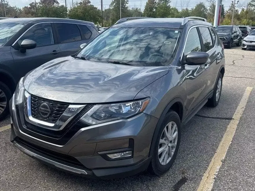 2018 Nissan Rogue SV photo 1