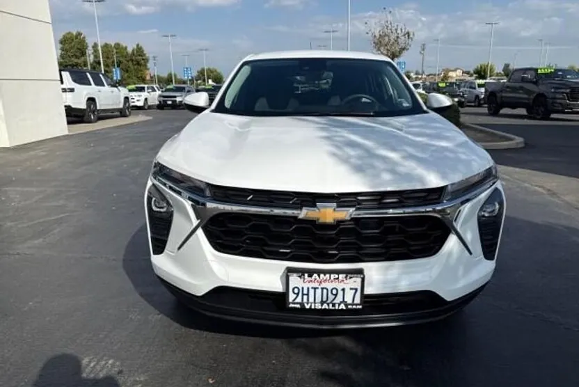 2024 Chevrolet Trax LS photo 1