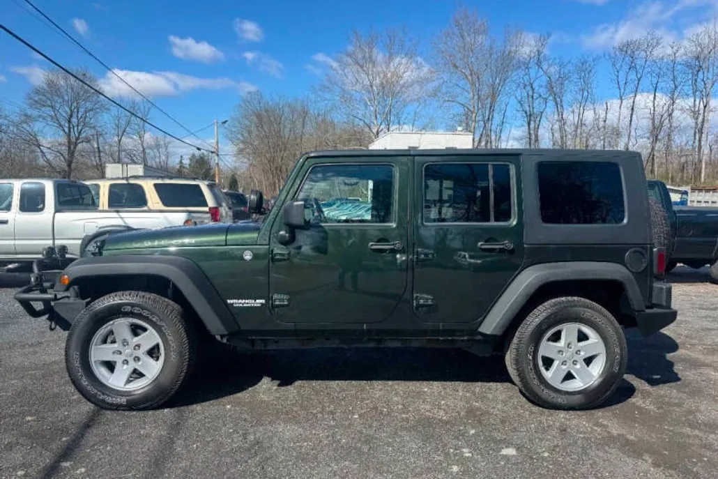 2010 Jeep Wrangler Unlimited Rubicon photo 1