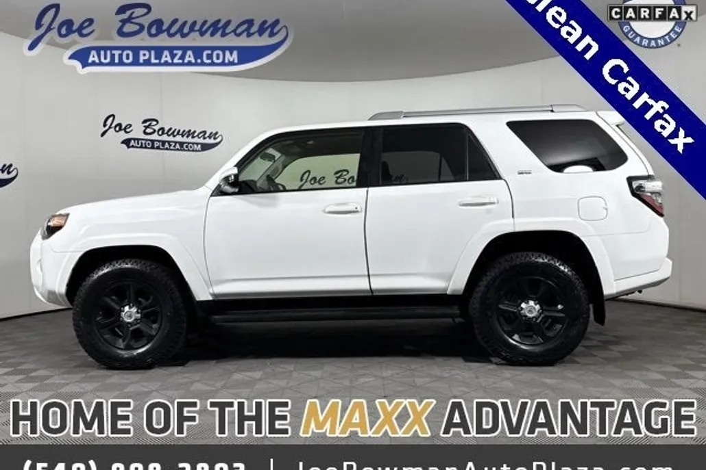 2017 Toyota 4Runner SR5 photo 1