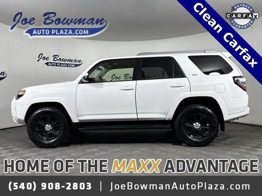 2017 Toyota 4Runner SR5 photo 1