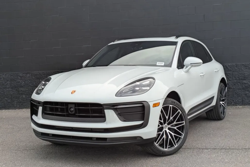2025 Porsche Macan T photo 1