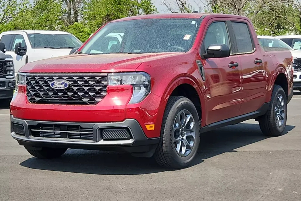 2025 Ford Maverick XLT photo 1