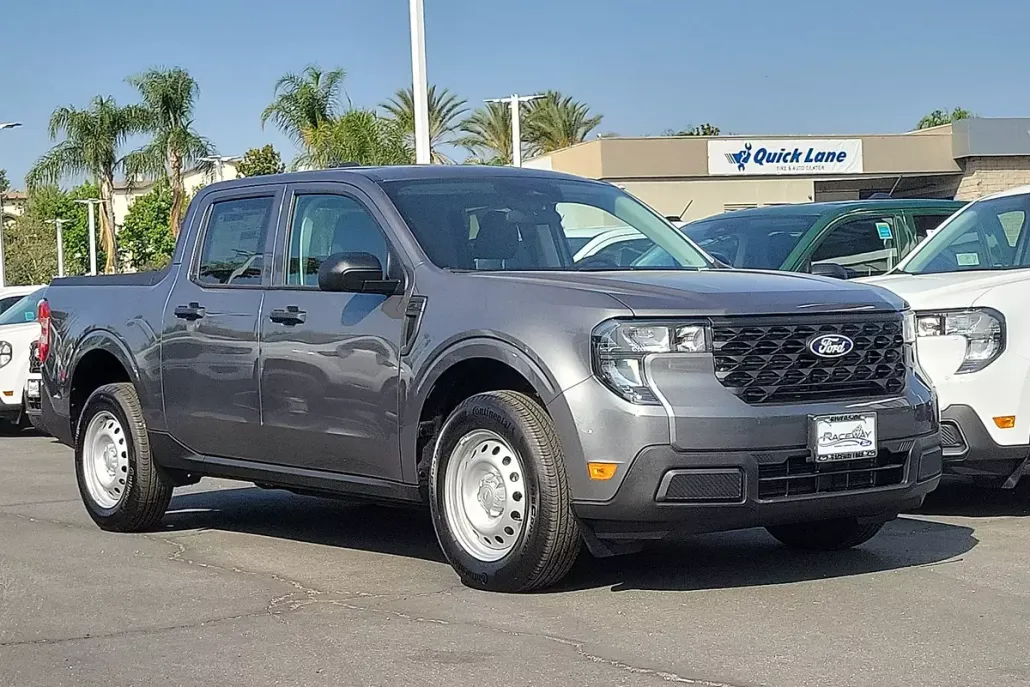 2025 Ford Maverick XL photo 1