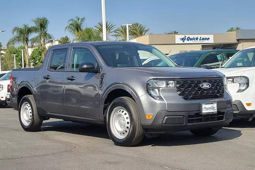 2025 Ford Maverick XL photo 1