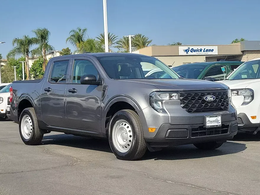 2025 Ford Maverick XL photo 1
