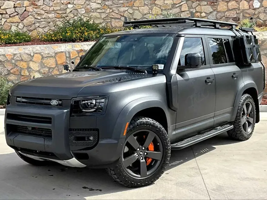 2023 Land Rover Defender SE photo 1