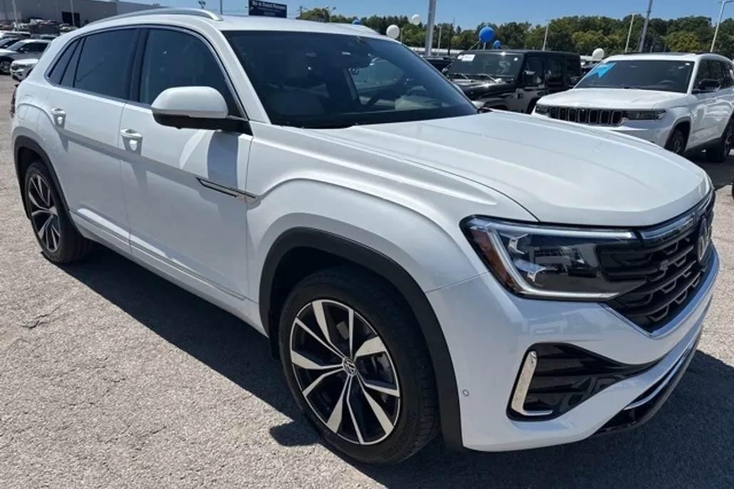 2025 Volkswagen Atlas Cross Sport SEL Premium R-Line photo 1