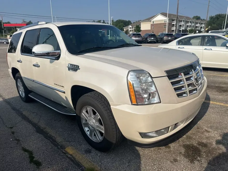 2010 Cadillac Escalade Base photo 1