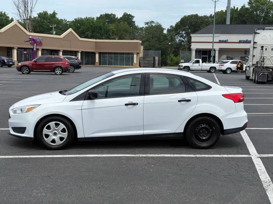 2018 Ford Focus S photo 1