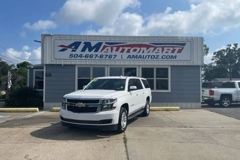 2020 Chevrolet Suburban LT photo 1