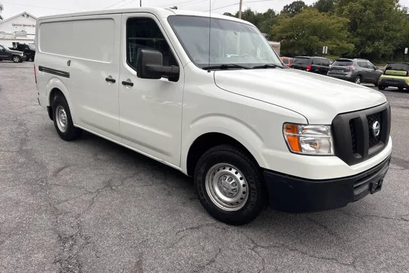 2020 Nissan NV2500 HD SV photo 1
