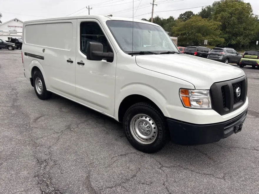 2020 Nissan NV2500 HD SV photo 1