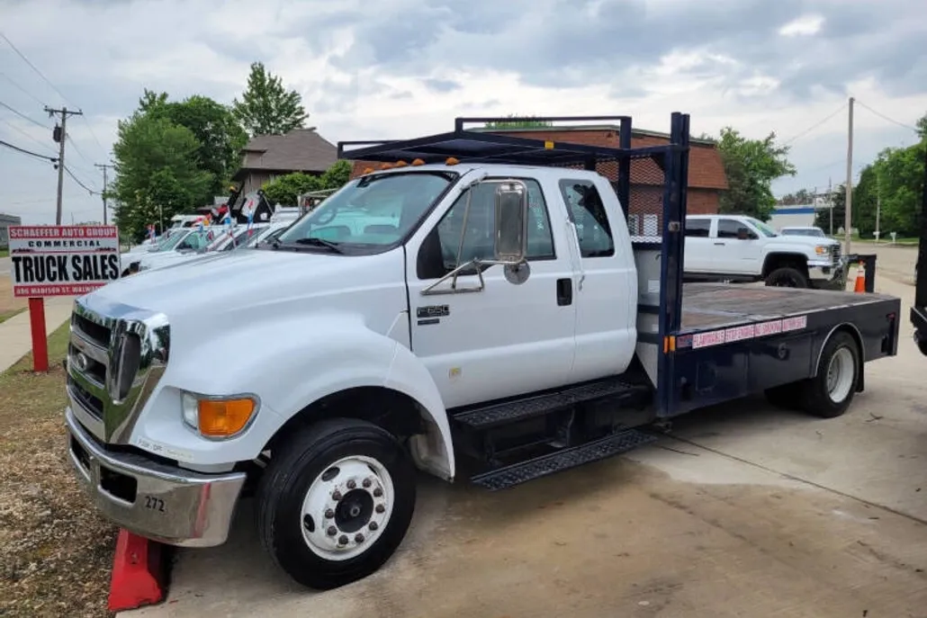 2006 Ford F-650 SuperCab photo 1