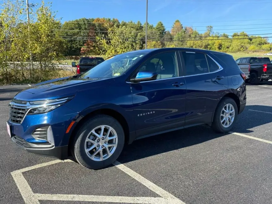 2022 Chevrolet Equinox LT photo 1
