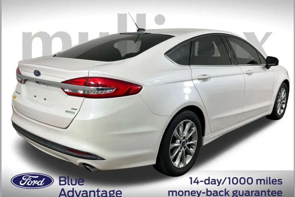 2017 Ford Fusion SE photo 1